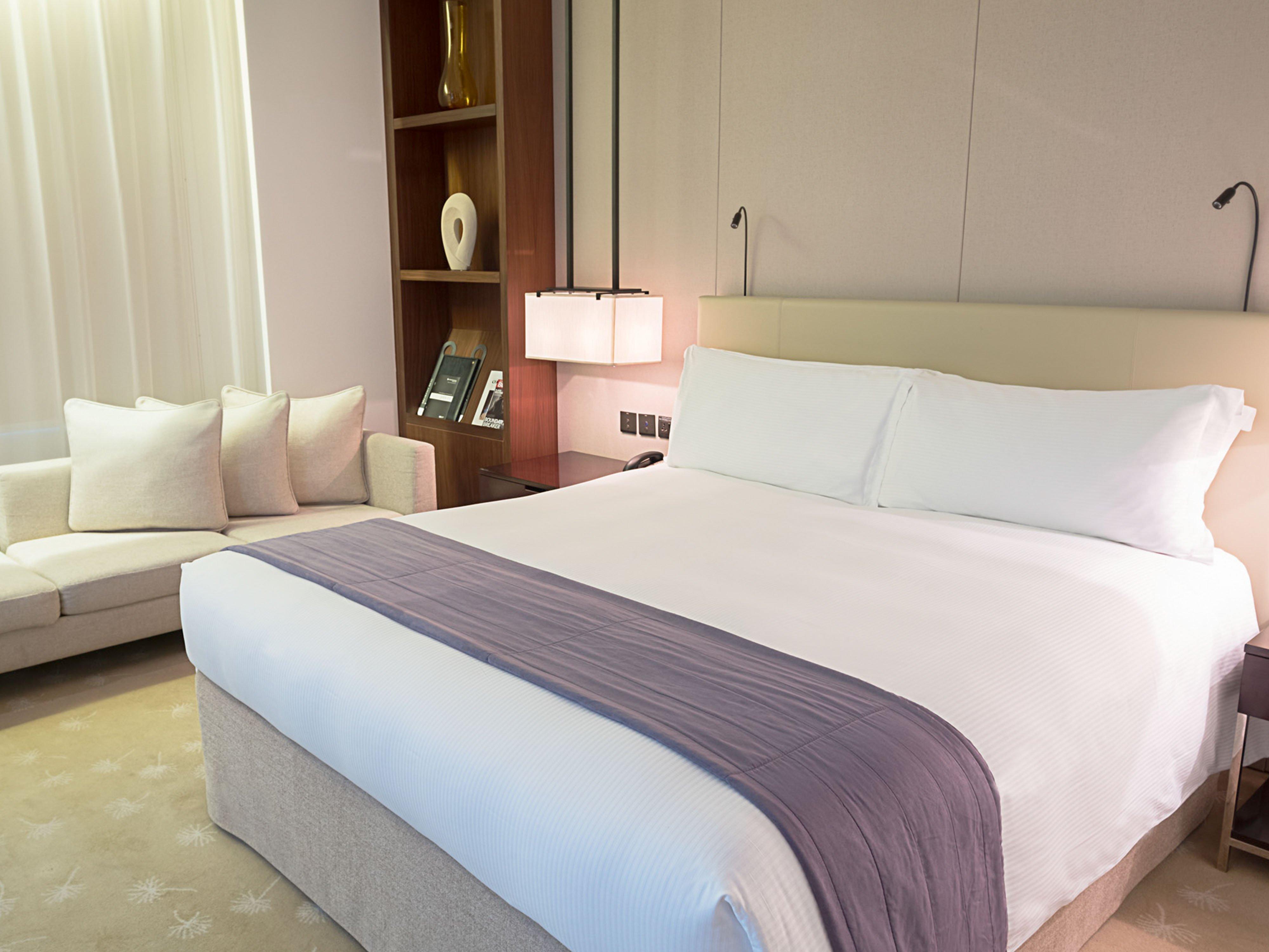 Intercontinental Dubai Festival City By Ihg Exterior foto A bed with a bed runner