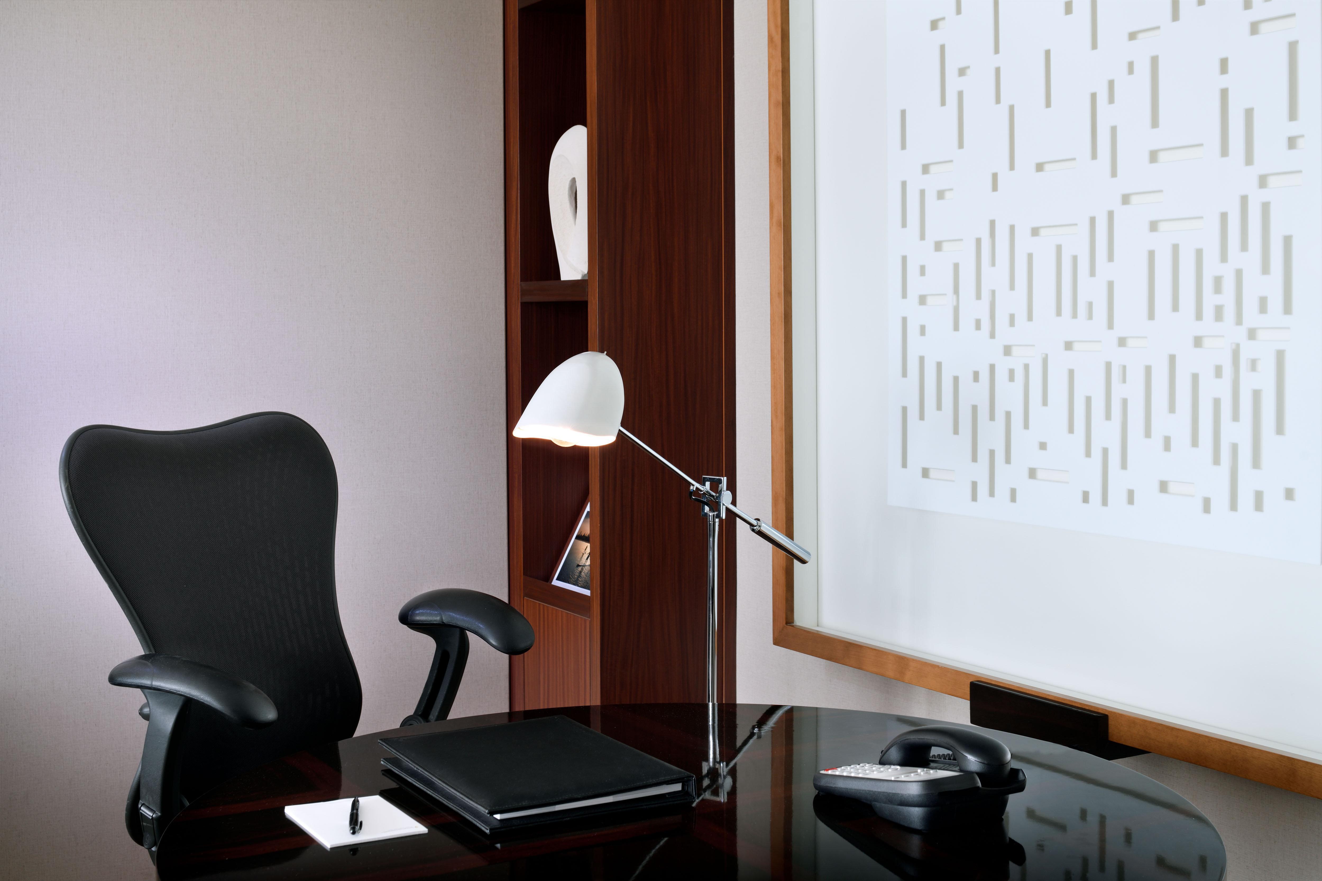 Intercontinental Dubai Festival City By Ihg Exterior foto A modern office