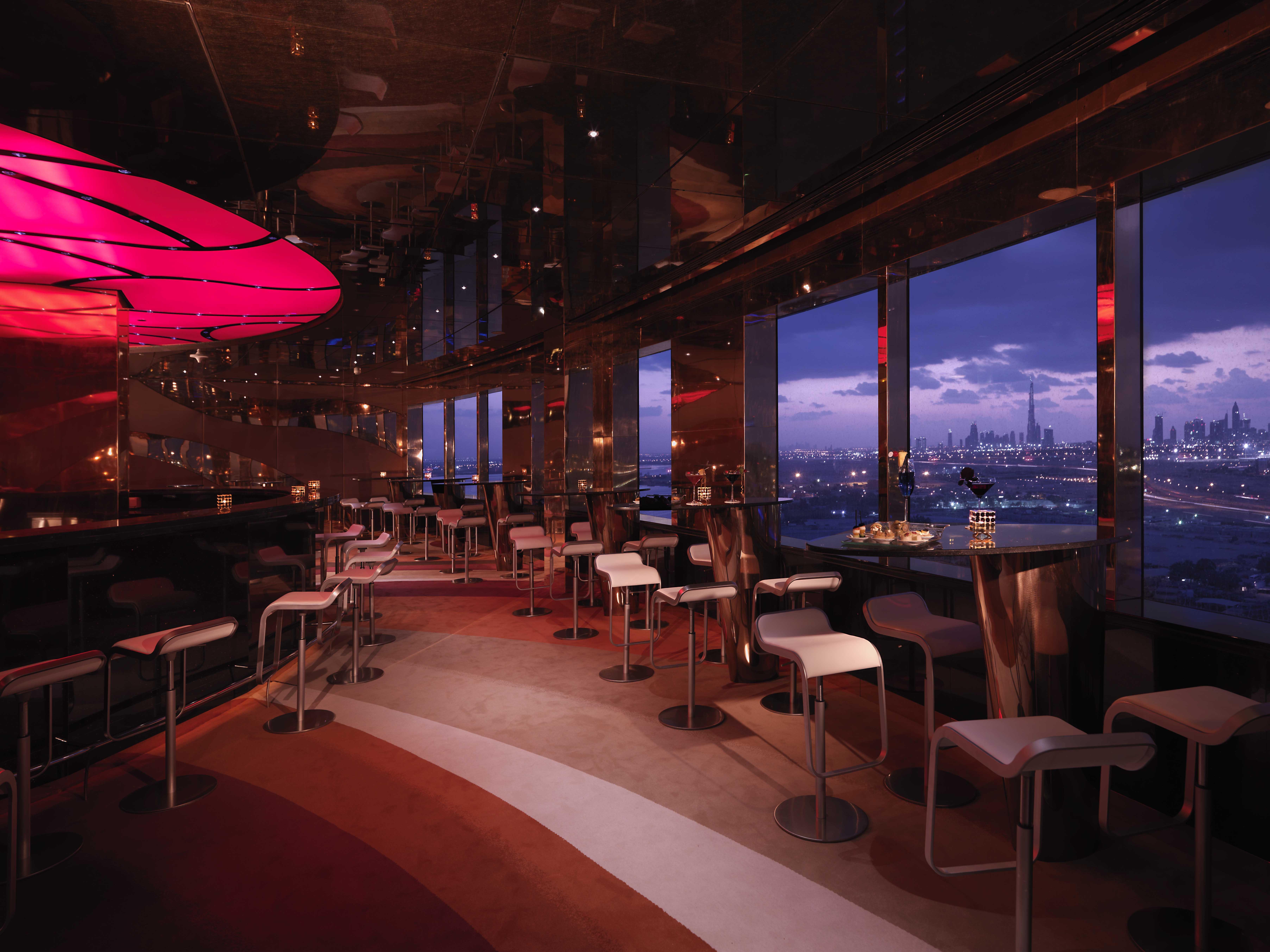Intercontinental Dubai Festival City By Ihg Restaurante foto The interior of the bar