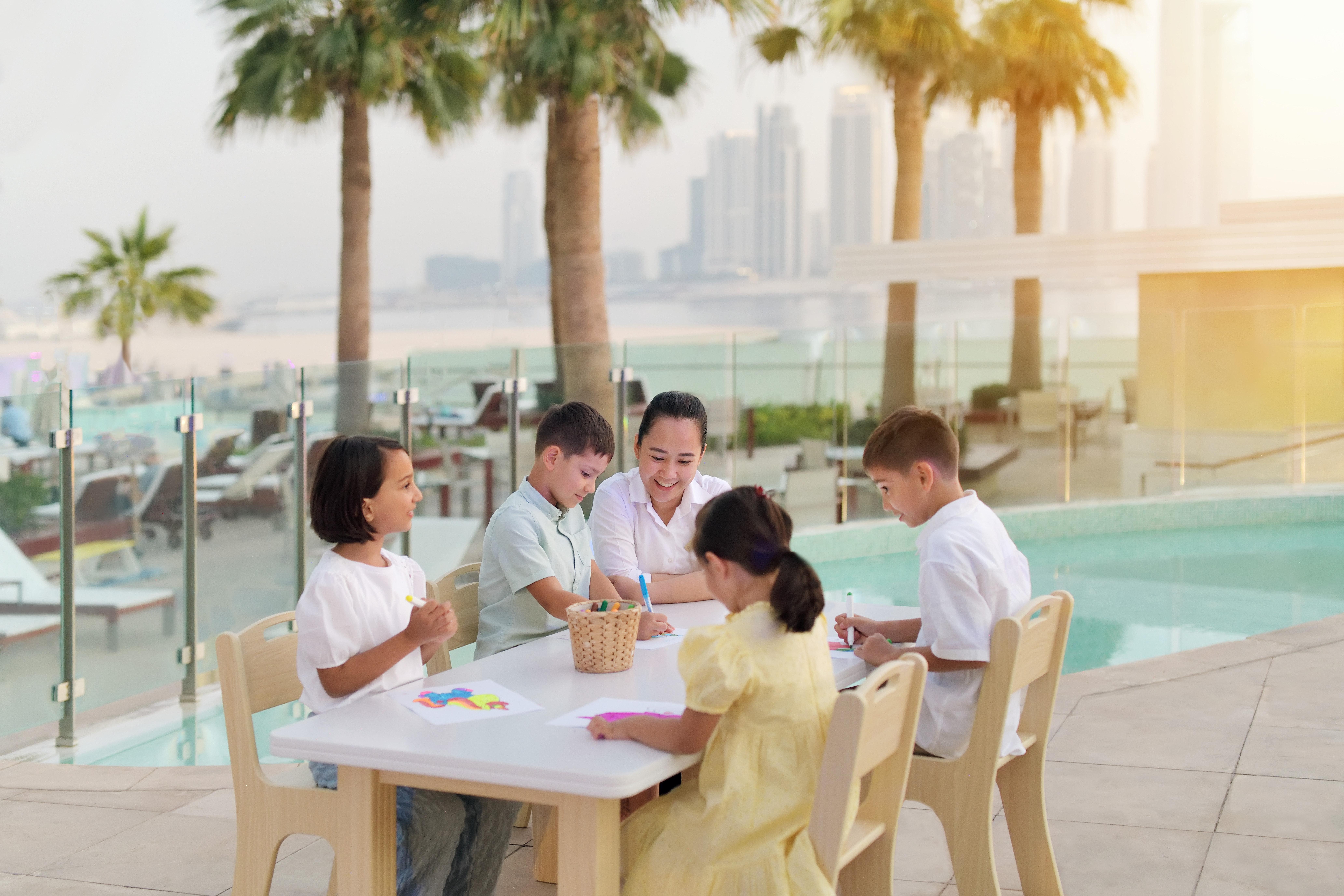 Intercontinental Dubai Festival City By Ihg Exterior foto Raffles International School Dubai