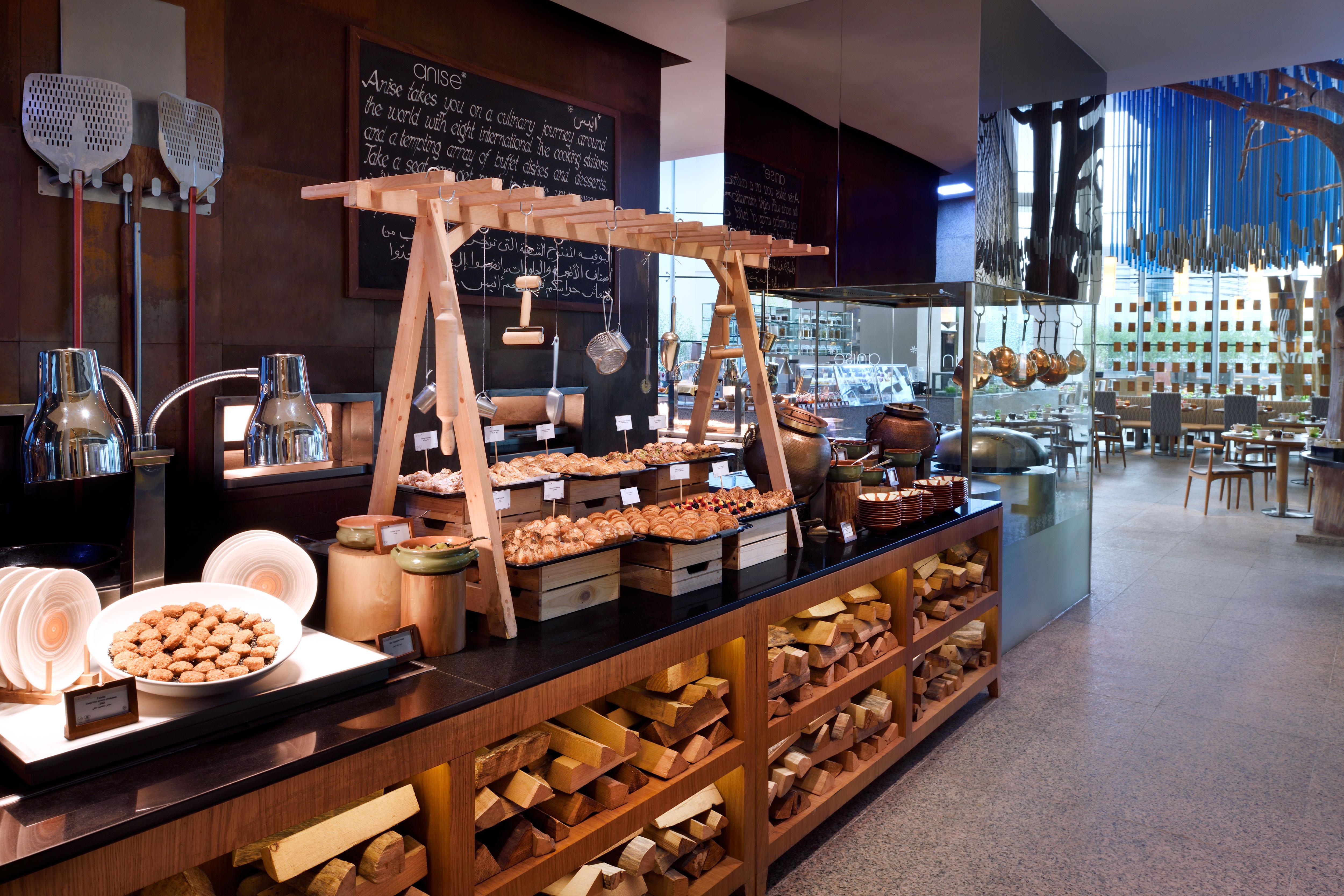 Intercontinental Dubai Festival City By Ihg Exterior foto The buffet at the hotel