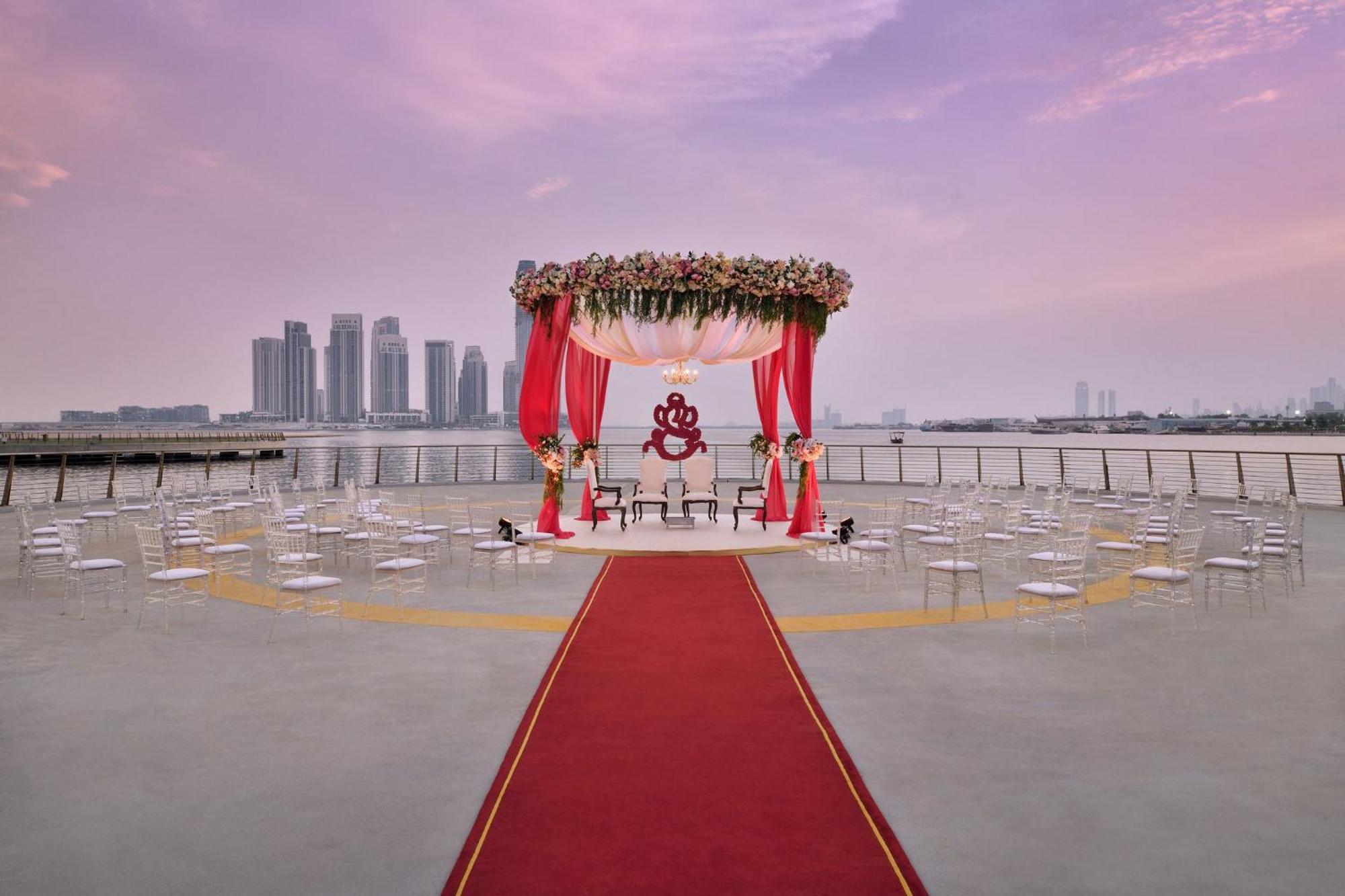Intercontinental Dubai Festival City By Ihg Exterior foto The Wedding Deck