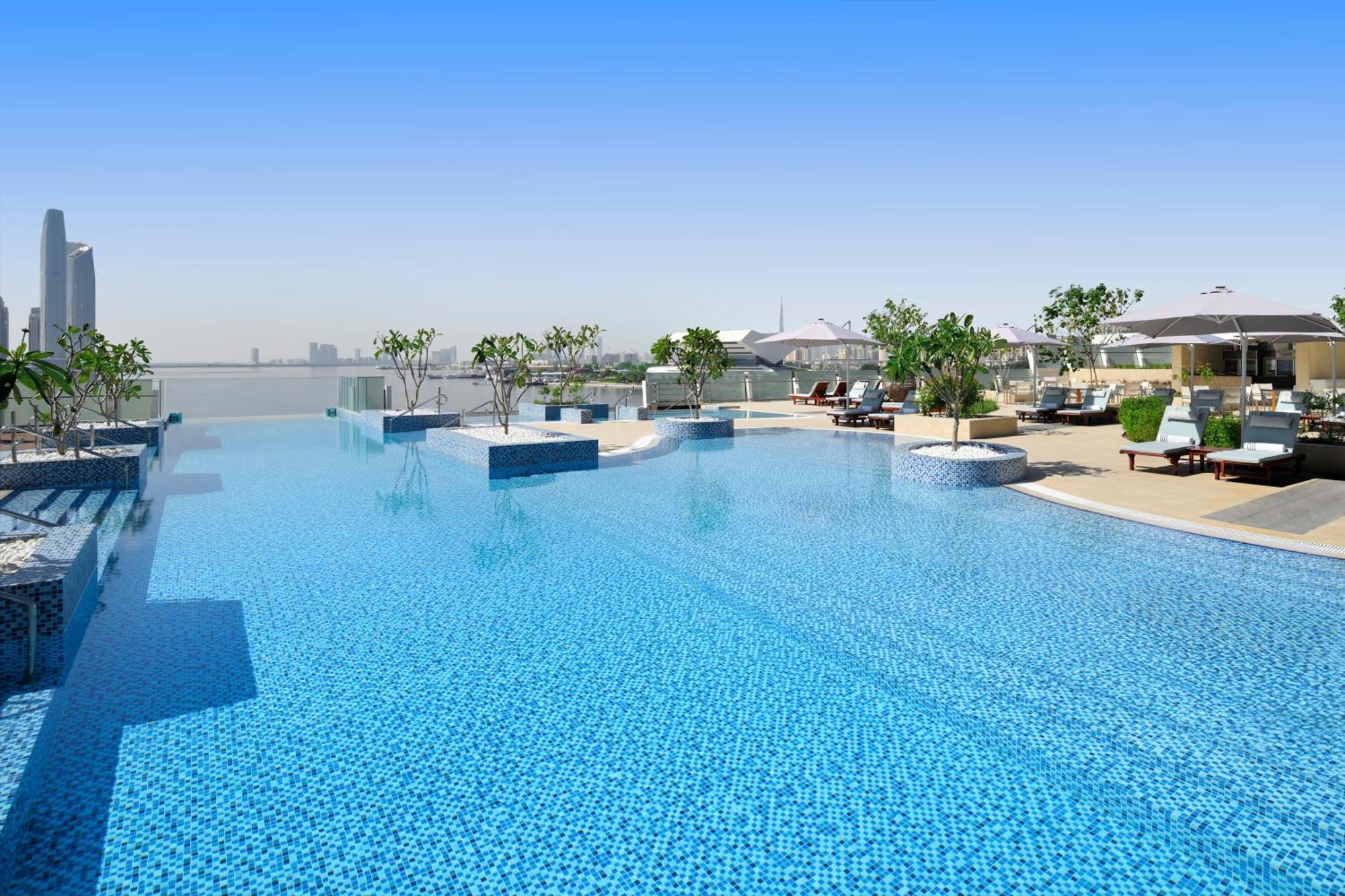 Intercontinental Dubai Festival City By Ihg Exterior foto The swimming pool at the Address Downtown