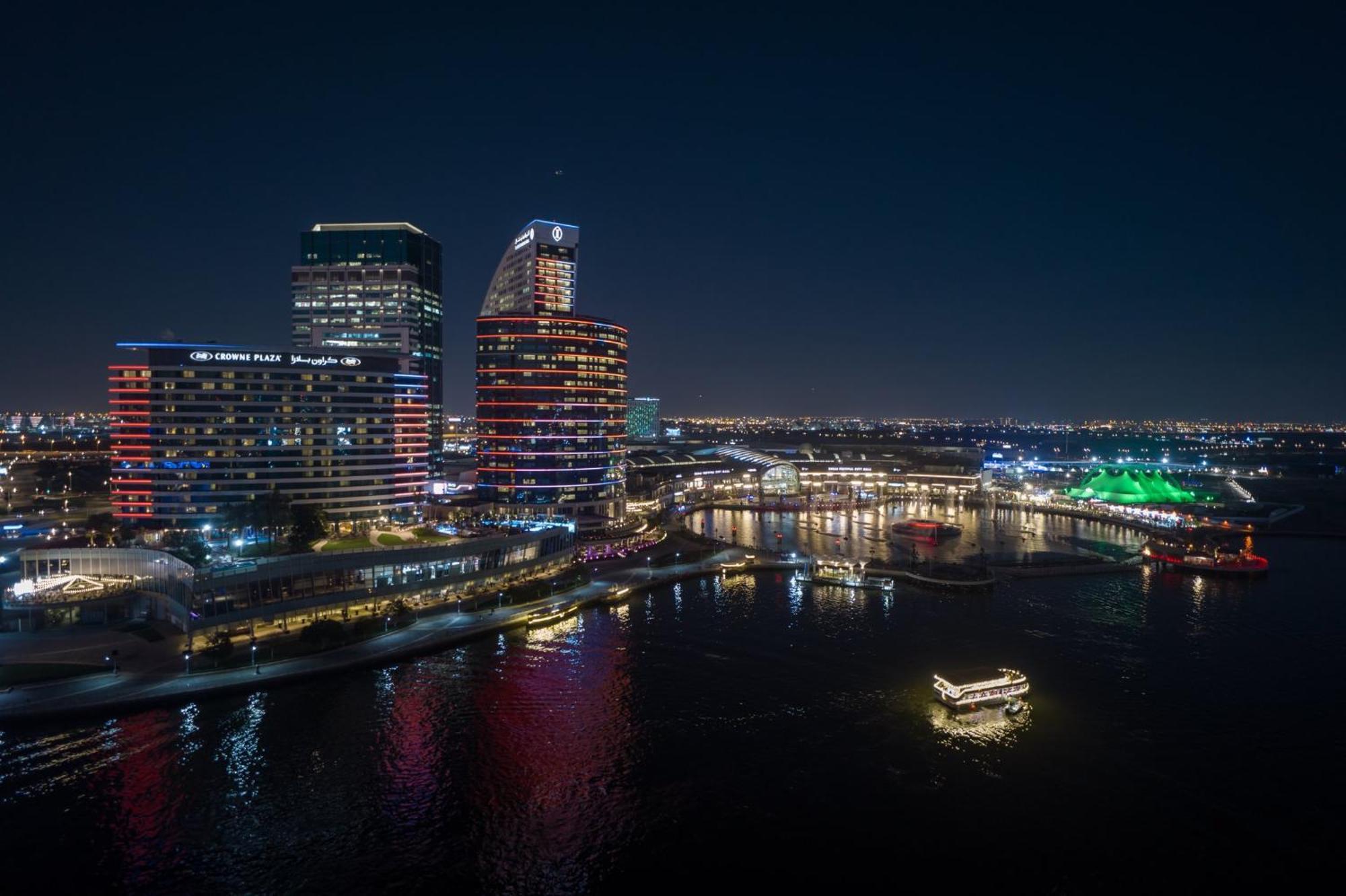 Intercontinental Dubai Festival City By Ihg Exterior foto Jacksonville skyline at night