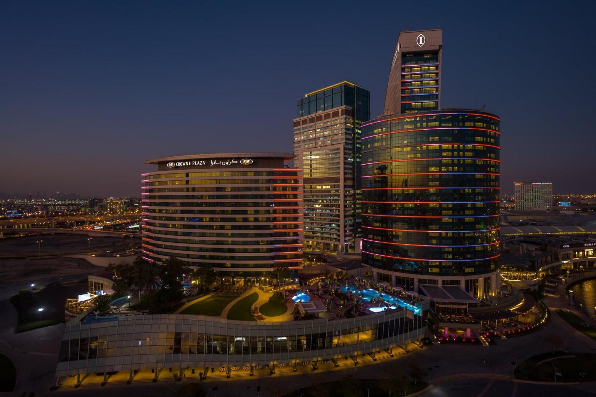 Intercontinental Dubai Festival City By Ihg Exterior foto The complex at night