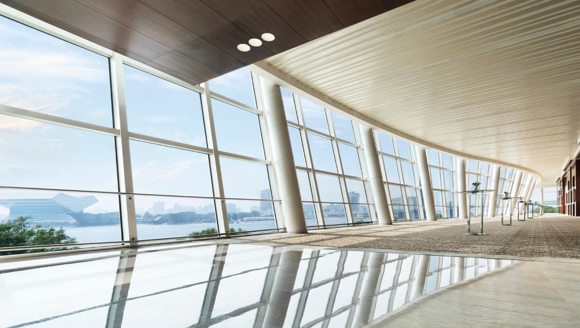 Intercontinental Dubai Festival City By Ihg Exterior foto Interior of the Hong Kong Convention and Exhibition Centre