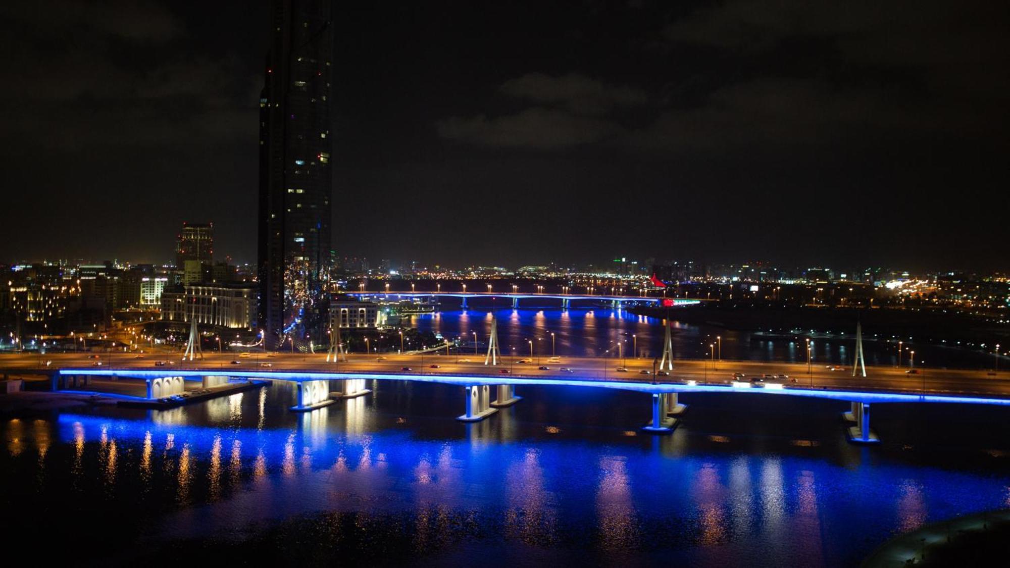 Intercontinental Dubai Festival City By Ihg Exterior foto Victoria Bridge at night